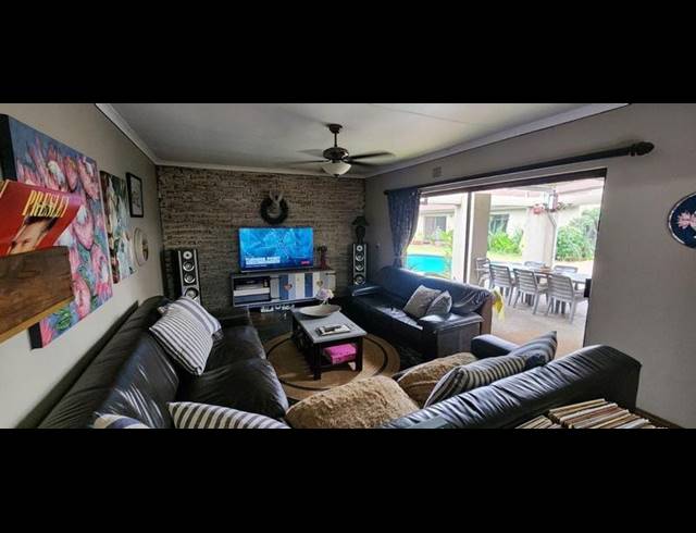 3 BEDROOM HOUSE FOR SALE IN FLORA GARDENS